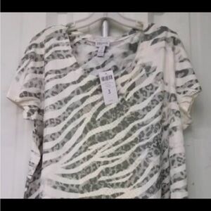 NWT Chicos Zenergy Brand Womens Printed Short Sleeve Top - Ivory and Olive XL